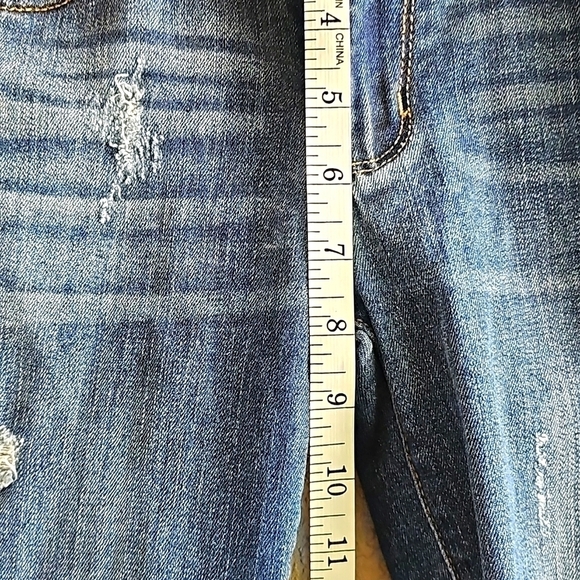 JUDY Blue Los Angeles Relaxed Ripped Jeans. - Picture 10 of 13